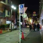 ウッドベリーズ - ササッと右に曲がり、お店のある道路左手に注意しながら進んでいくと