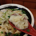 俺の中華たなか家 - 「ワンタン蓮華」リフト⤴️ワンタンはプリップリ♬のトゥリュン♬トュリュン❤️(^_-)