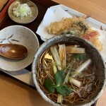 Te Uchi Chi Soba Ume Soba - 以前訪問時から非常に気になっていた『極細十割』の『温』や いかに？《あつい蕎麦(十割蕎麦)／天ぷらそば 1,900円》