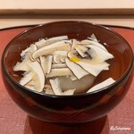 御料理 寺沢 - 名残の松茸と丸大根の丸出汁の椀