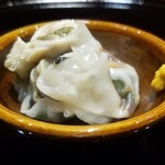 鮨 くまくら - 蒸し牡蠣 … 焼売風に … 大葉、ウスターソース
