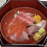 いしどりや懐食 新亀家 - 三陸産の鱸の腹身､天然本鮪の中トロ､鰆の造り