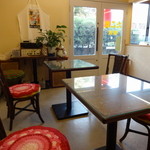 店内は洒落たBGMが流れてます