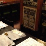 北陸旬彩 きど新 - 201311　きど新　店内中央テーブルまわり⇒