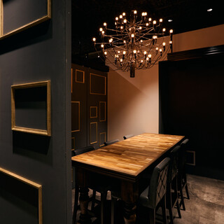 圧巻！ワインがズラリと並ぶ別世界。個室有＆貸切や団体利用も◎