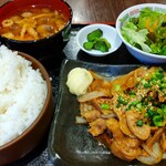 Sakaba Gyouza Kenkyuujo - 特製！生姜焼き定食(数量限定) 850円、ご飯大盛り＆サラダのお替り無料になります