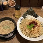 麺や ゼットン - モ〜レツエビ辛つけ麺
            ¥950
            大盛
            ¥150