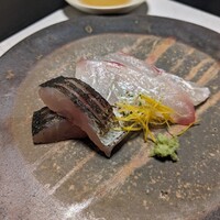 食の家 まつおか - 鯛の塩締めとカマス
                      の炭タタキ。入酒にて。