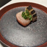 食の家 まつおか - サワラの炭たたき
                    ゆずの塩。分厚い身で美味しい( ´∀｀)