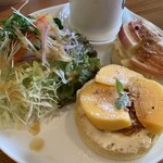 とよのcoffee - サラダもたっぷり