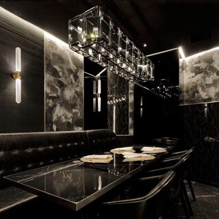 内装1億円超。非日常を味わう贅沢空間