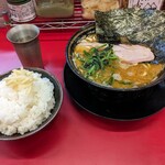 豚骨醤油ラーメン 王道家 - 