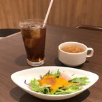 グリル蔵敷 - スープ・サラダ＆ウーロン茶