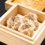 Delicious spicy shumai with black pepper (1 piece)