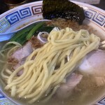 塩そば専門店 桑ばら - 太麺の様子