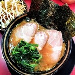 家系ラーメン とらきち家 - チャーシューメン