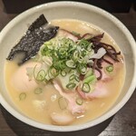 【人気No.1】特製鷄白湯ラーメン（塩・醤油）