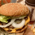 バーガーキング - ビッグベッド。大きな2枚のパティ=ベッドか⁈