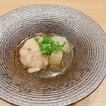 Honetsuki Dori Itsuki - お通し　つくねと大根の煮物