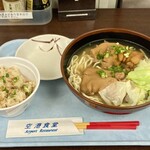 空港食堂 - テビチそば＋ジューシー