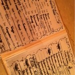 シュリ シュリ - 温かい手書きのメニュー。お店の雰囲気そのまま。