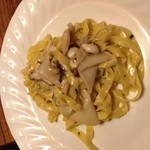 馬車にのったモッツァレッラ - ポルチーニのフィットチーネ