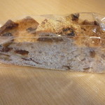 トゥルートゥリー - くるみとレーズンのライ麦パン　1/2　168円