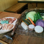 ささゆりの里 - 国産牛と季節の野菜炭火焼と京都赤地鶏と季節の野菜炭火焼