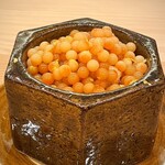 弥藏 - 低温調理されたイクラ　下に温ポテトペースト