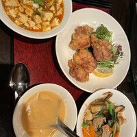中国料理 青冥 堂島本店 - こちらは友人の唐揚げ定食 中国料理 青冥 堂島本店 - こちらは友人の唐揚げ定食