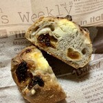 パン工房 ファンベック - いちぢくとクリームチーズのフランスパン ¥260+税