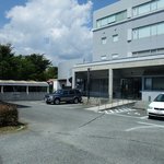 産業交流会館の駐車場から小さくイタリア国旗が見えます！
