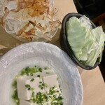 焼き鳥 とり一 - オニオンスライス@300、小盛りキャベツ@150、
温奴@300