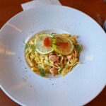 キッチンスヌーグ - サーモンとクリームソースのパスタ