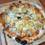 キッチンスヌーグ - 茄子とミートソースのピッツァ