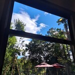 キッチンスヌーグ - ひとつの席にひとつの窓