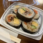 デリ&キッチン ハロ - キンパ(韓国風海苔巻き)は店内orテイクアウトも可