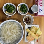 手打うどん はりや - 大は多いので、漬けダレが薄まったら使って下さいね！
      と、漬けダレを もうひとつご用意して頂きました(^^)
      　気遣いの素晴らしいお店です