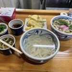 手打うどん はりや - 食べてる途中ですが、揃った(^^)