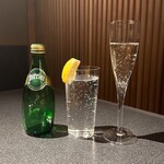 Nagoya Yakiniku Kiraku - シャンパン（税込1,000円）
      ペリエ（税込750円）