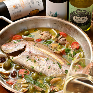 一本丸ごと！鮮魚のアクアパッツァ