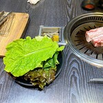 ヨプの王豚塩焼 熟成肉専門店 - サンチュやロメインレタス等の葉物はセルフサービス