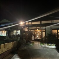 柳家 - 細ーい急な坂の田舎道の奥にこれ。期待が高まる。