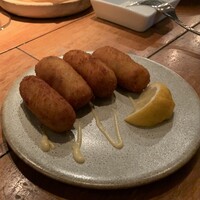 バル デ エスパーニャ ムイ 東京店 - イベリコハムのクリームコロッケ　¥1,100