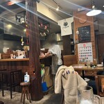 シバライズ - 山小屋風内装｡やはり「チーズな雰囲気」｡