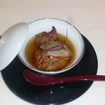 東郷 - 初めに／ハンガリー産鴨とフォアグラのスープ