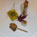 東郷 - 前菜／広島産牡蠣のマリネ 銀杏添え・海老芋のタラモサラダ パートブリック揚げ・沖縄産アグー豚の角煮 ウズラ玉子と・松輪産炙りかますの手まり寿し からすみのせ