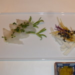 東郷 - お造り／銚子産アイナメのお造り 柚子レモン蜂蜜ソースで
      