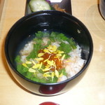 東郷 - 食事／塩鮭のまぜ御飯 春菊あんかけ いくらと菊花のせ・なめこの赤出し・香の物