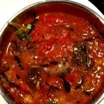 たんどーる - ひじきと干し椎茸のトマトカレー焼き油揚げのせ